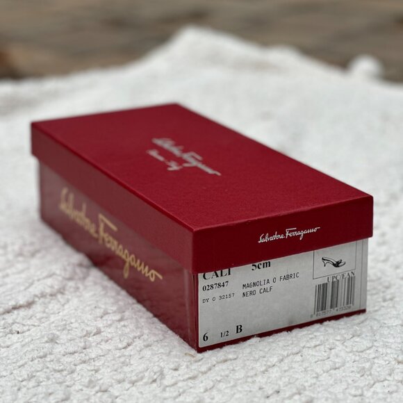 Salvatore Ferragamo Magnolia Nero Calf Heels 5cm – Size 6.5B - Picture 2 of 7